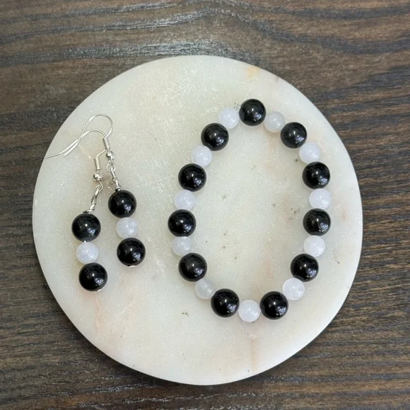 Set of Black and White Jade Beaded Bracelet and Earrings Stretchy for Adults - Picture 5 of 5